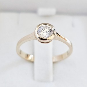 Nara pierścionek z Moissanitem 0.50ct Gra