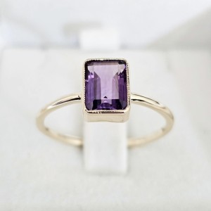 "Stretto" Grande pierścionek z Ametystem 8/6mm