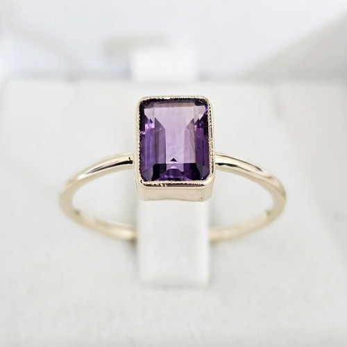 "Stretto" Grande pierścionek z Ametystem 8/6mm