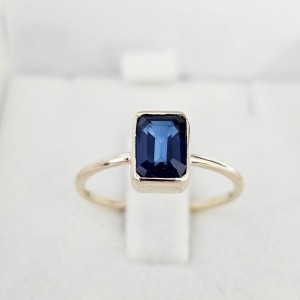 "Stretto" pierścionek z Szafirem 7/5.