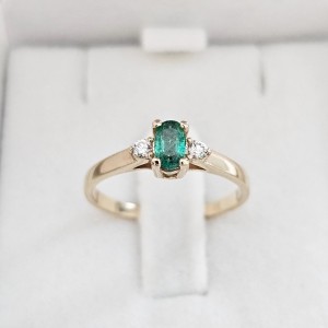 Piza Pierścionek z Diamentami i Szmaragdem