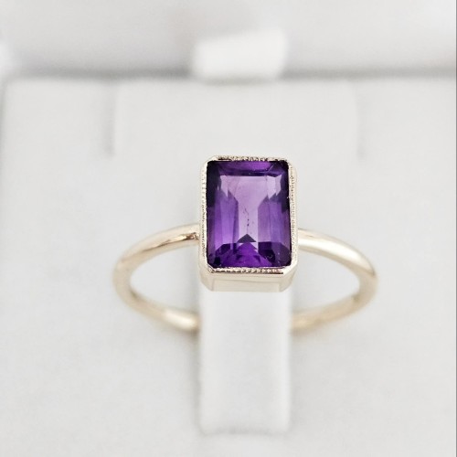 "Stretto" Grande pierścionek z Ametystem 8/6mm  (1)