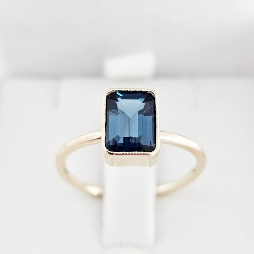 "Stretto" Grande pierścionek z Topaz 8/6mm  