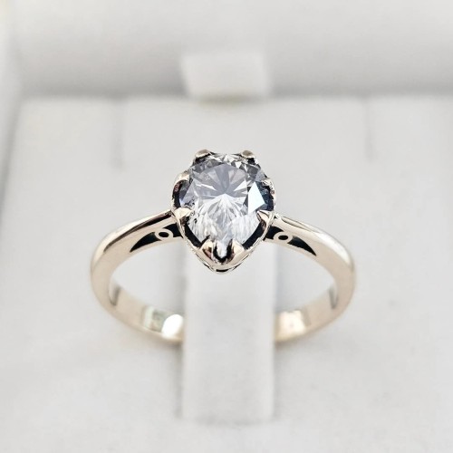 Walencja Vintage Diament Pear 0.70ct 7.5/5