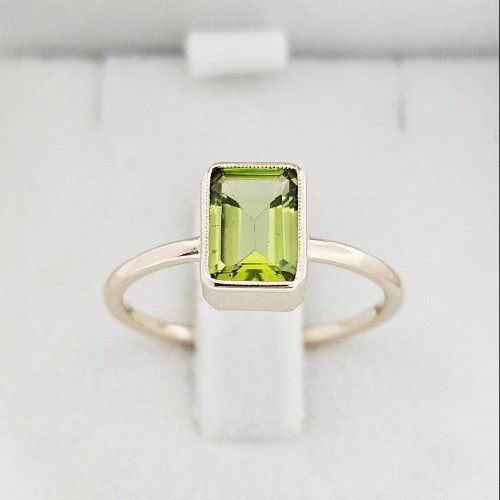 "Stretto" Grande pierścionek z Olivinem 