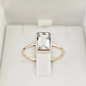 "Stretto" Grande pierścionek z Akwamaryn 8/6 2.0ct