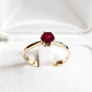 Verona pierścionek z Rubinem.