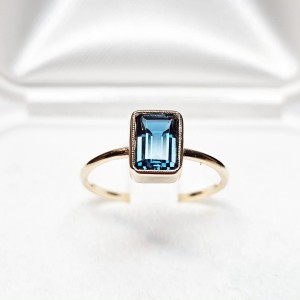 "Stretto" Pierścionek z Topazem London Blue