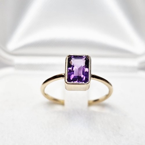 "Stretto"pierścionek z naturalnym Ametystem