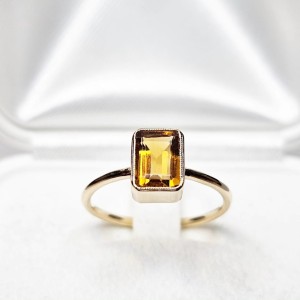 "Stretto"pierścionek z naturalnym Cytrynem