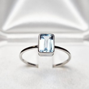 "Stretto"pierścionek z naturalnym Topazem 