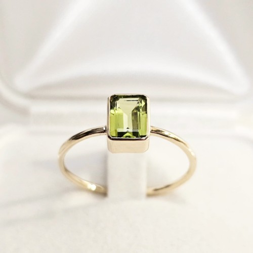 "Stretto" pierścionek z Oliwinem naturalnym 