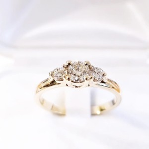 Katania  pierścionek z Brylantami 0.60ct