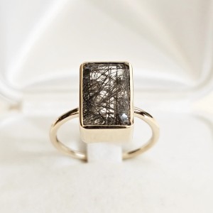 "Stretto"Giga pierścionek z kwarcem  