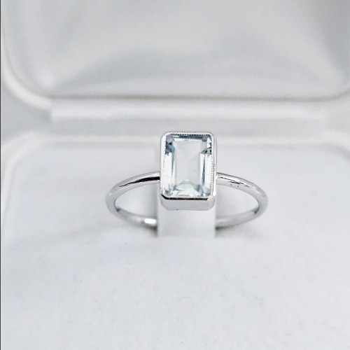 "Stretto" pierścionek z Akwamarynem