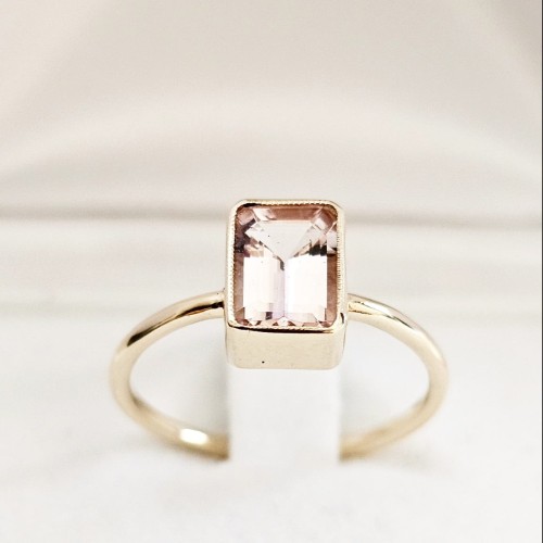 "Stretto" pierścionek z Morganitem 