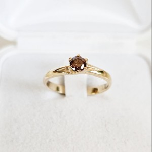  Pierścionek Asturia z Brylantem Koniakowym  0.20ct