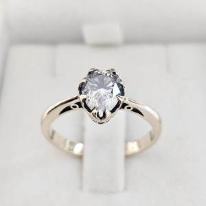 Walencja Vintage Moissanit Pear Gra 7/5mm